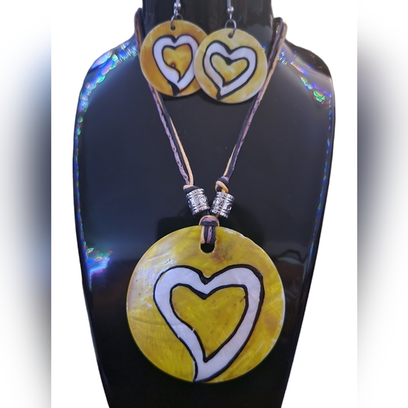 Hand Crafted Jewelry Yellow Heart Shell Coin Statement Necklace & Earrings set - Picture 3 of 16